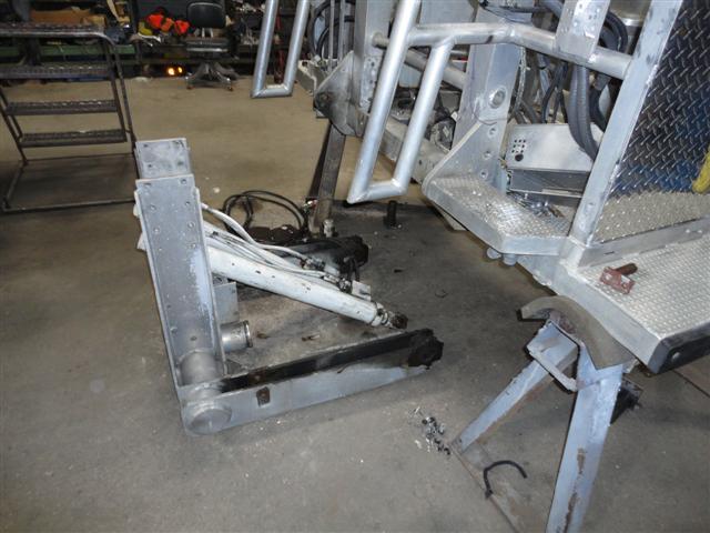 L-Bracket and leveling cylinders removed